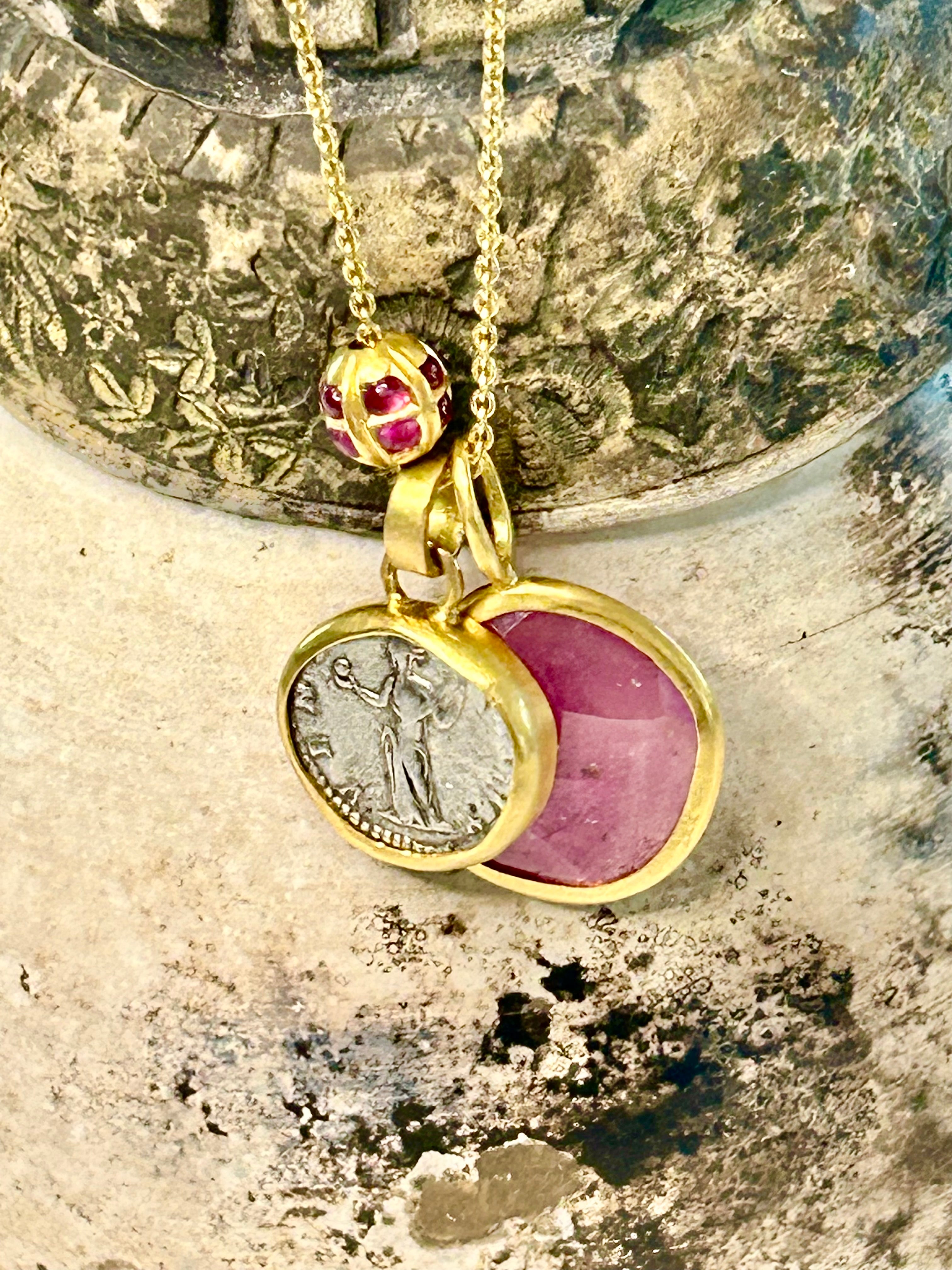 Ode to Golden Venus Necklace Set